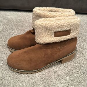 Women’s Brown Short Chunky Block Heel Chelsea Boots Pull On Size 8 (41CN) NEW